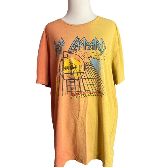 Def Leppard Two Tone Graphic Tee - Picture 1 of 6